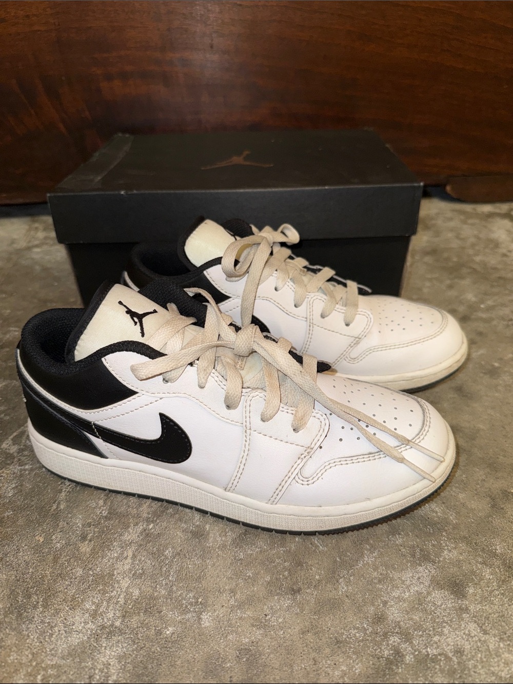 Jordan Kids Low-Top Sneakers in White and Black